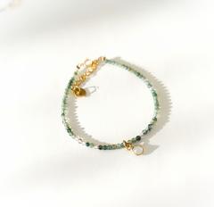 Bracelet artisanal en agate mousse et pierre de lune – bijou fait main vert apaisant, idée cadeau bien-être femme / Handgemaakt armbandje met mosagaat en maansteen – rustgevend en elegant cadeau voor vrouwen / Handmade moss agate and moonstone bracelet – calming green gemstone jewelry, mindful gift for her