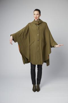 Photo de l'article The Cape Town Vert Kaki – Cape de pluie fluide & élégante, esprit nature