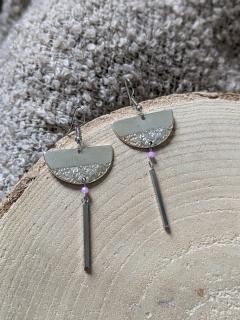 Boucles géométriques pastel, look doux et moderne à la fois / Pastelkleurige geometrische oorbellen, zacht en eigentijds / Pastel geometric earrings, modern and soft look