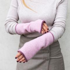 Gants sans doigts en laine bouillie rose vieux • Look cosy et naturel • Fabriqué main en Belgique / Vingerloze roze wanten in gekookte wol • Zachte natuurlijke stijl • Handgemaakt in België / Fingerless mittens in soft pink wool • Cozy and handmade in Belgium • Winter-ready. Picolaine