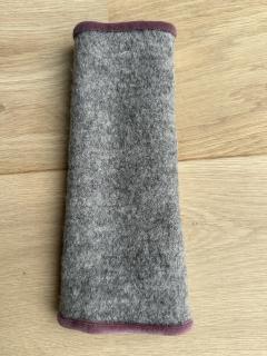 Photo de l'article Mitaines en laine bouillie gris clair – Doublure en velours aubergine mauve, chaleur et touche raffinée