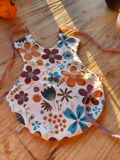 Bavoir bébé en coton gaufré – création douce et pratique pour les repas / Wafel katoenen slab – zachte en handige creatie voor baby’s / Waffle cotton baby bib – soft and practical handmade creation