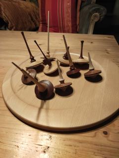 Toupie artisanale en bois – objet déco ou jouet original fait main / Ambachtelijke houten tol – decoratief of speelgoed / Handmade wooden spinning top – original gift or decor