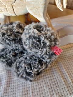 Chaussons bébé tricotés gris – cadeau de naissance fait main tout doux / Gebreide grijze baby slofjes – handgemaakt geboortegeschenk / Grey knitted baby booties – handmade baby shower gift