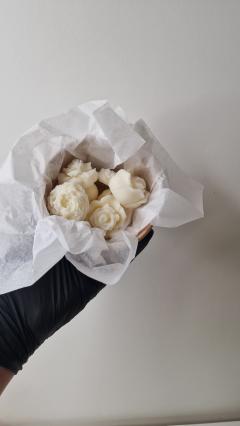 Fleurs de cire artisanales – fondants parfumés à offrir pour créer une ambiance magique / Ambachtelijke waxbloemen – geurende smeltbloemen als feestcadeau / Handmade wax melts – floral scented gift for cosy holiday vibes