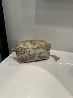 Petite trousse rose texturée – pour bijoux, make-up ou petit cadeau / Kleine roze etui – voor juwelen, make-up of geschenk / Small pink pouch – for jewelry, makeup or gift packaging. Lily Green