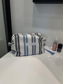 Grande trousse rayée bleu & blanc – style bord de mer, tissu chiné, pièce unique / Grote blauw-wit gestreepte etui – zee-stijl, handgemaakt door Lily Green / Large striped blue & white pouch – handmade coastal style, by Lily Green