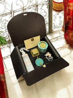 Photo de l'article Coffret cadeau parfumé noir – Parfum lait de riz et cerisier – Bougie naturelle, brume, fondants & diffuseur – Mandala Candle