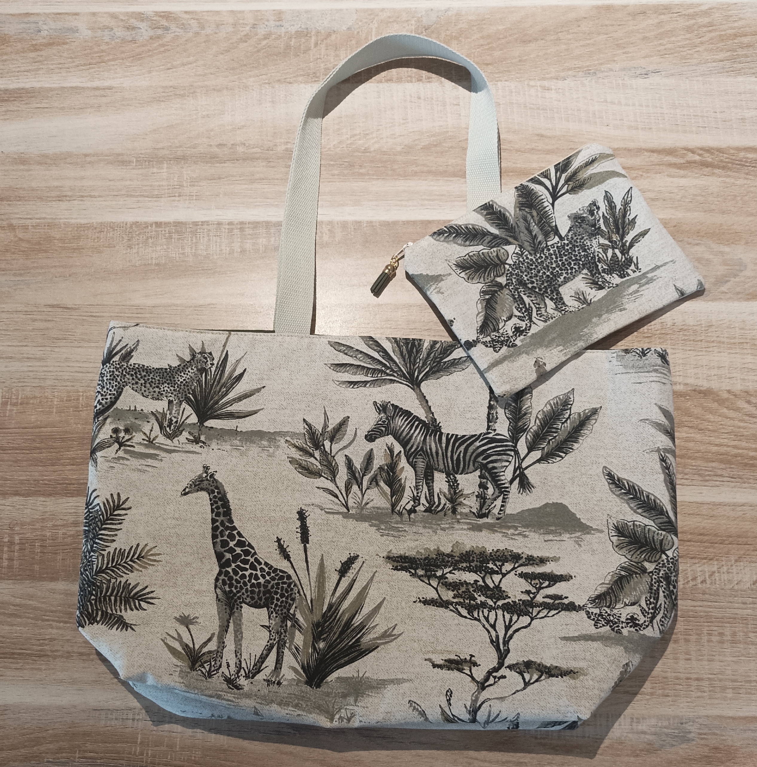 Set cabas et trousse motif safari – look nature chic / Safari tas en etui – natuurlijk en elegant / Safari-print tote & pouch – natural and stylish gift