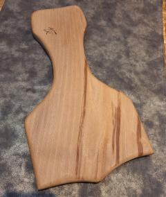 Planche apéro en hêtre massif – Fabrication artisanale belge, bois clair et résistant / Aperoplank massief beukenhout – Belgisch vakmanschap, licht en stevig hout / Solid beech serving board – Belgian craftsmanship, light and durable wood "Oroq"