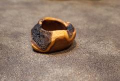 Bague en bois sculpté Inanna i3 – Symbole de renaissance, pièce artisanale belge / Gesneden houten ring Inanna i3 – Symbool van wedergeboorte, Belgisch vakmanschap / Inanna i3 carved wooden ring – Symbol of rebirth, Belgian handmade "Oroq"