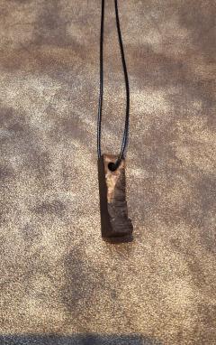 Collier en bois exotique Oroq – bijou artisanal homme ou femme, pièce unique fait main / Oroq exotic wood necklace – handmade unique jewelry for men or women / Oroq ketting exotisch hout – uniek handgemaakt juweel voor hem of haar