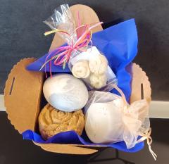 Kit cadeau artisanal – coffret fait main Wimzzi avec créations locales uniques, parfait pour offrir / Ambachtelijke cadeauset – handgemaakt Wimzzi-pakket met unieke lokale creaties, ideaal om te schenken / Handmade gift set – Wimzzi box with unique local creations, perfect for gifting