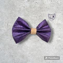 Nœud papillon mauve en cuir recyclé centre beige, pièce artisanale éthique belge / Paarse vlinderdas in gerecycleerd leer met beige middenstuk, ethisch Belgisch handwerk / Mauve recycled leather bow tie with beige center, ethical Belgian handmade piece