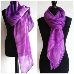Étole en soie peinte main violette, pongé brillant 90x200cm, pièce unique artisanale élégante / Handgeschilderde zijden stola paars, glanzend pongé 90x200cm, elegante handgemaakte unieke creatie / Hand-painted violet silk stole, shiny pongé 90x200cm, elegant unique handmade piece Selkis