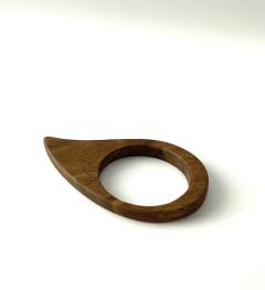 Rond de serviette grande goutte en bois noble, design artisanal raffiné / Grote houten servetring in druppelvorm, verfijnd ambachtelijk ontwerp / Large drop-shaped wooden napkin ring, refined artisanal design