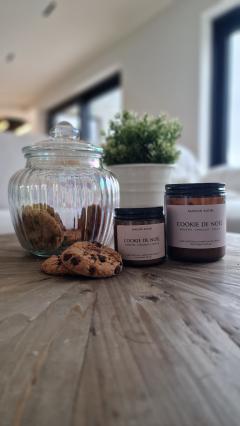 Bougie artisanale parfum Cookie de Noël – Pot verre 120 ml – Douceur vanille & chocolat – Idée cadeau gourmand & corporate gift / Ambachtelijke kerstkaars Cookie – Glazen pot 120 ml – Vanille & chocolade geur – Lekker geschenk & bedrijfs cadeau / Handmade Christmas candle Cookie – Glass jar 120 ml – Vanilla & chocolate scent – Gourmet gift & corporate gift
