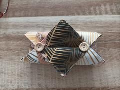 Étui à mouchoirs doré en tissu végétal motif feuillage / Gouden zakdoekhoesje met bladeren, handgemaakt in stof / Gold foliage patterned tissue pouch, handmade fabric case