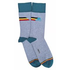 Chaussettes Monty Allez Belgique – Bleu ciel avec liseré orange, coton respirant, esprit supporter / Monty sokken Allez Belgique – Lichtblauw met oranje rand, ademend katoen, supportersstijl / Monty socks Allez Belgique – Light blue with orange trim, breathable cotton, supporter style