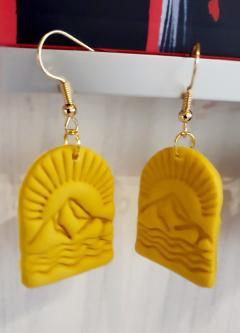 Foto van het artikel Oorbellen “Japan” – Berglandschap in zandkleur – Roestvrij staal