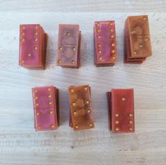 Dominos artisanaux en résine rouge et brun – Jeu de société fait main, idée cadeau ludique / Ambachtelijke domino’s in rode en bruine hars – Handgemaakt gezelschapsspel, leuk cadeau / Handmade red and brown resin dominoes – Board game, fun gift