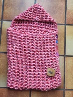 Foto van het artikel Handgemaakt baby cocon 0–3 maanden – Gehaakt in rozige tinten