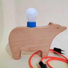 Lampe ours en bois Atelier Popi – design artisanal belge bleu et orange, déco originale pour petits et grands / Houten berenlamp Atelier Popi – Belgisch ambacht blauw en oranje, originele decoratie voor jong en oud / Atelier Popi wooden bear lamp – Belgian handmade blue and orange, original decor for all ages
