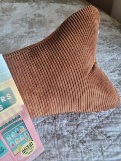 Photo de l'article Coussin de lecture brun