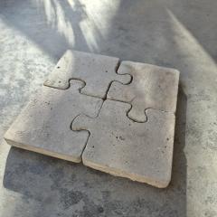Sous-verre ou dessous de plat en béton puzzle – résistant à la chaleur, personnalisable et fait main / Beton puzzel onderzetter of onderplaat – hittebestendig, personaliseerbaar en handgemaakt / Concrete puzzle coaster or trivet – heat-resistant, customizable and handmade
