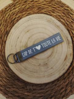 Porte-clés lanière “Cap de t’aimer toute la vie” – fait main, en coton, style unique / Sleutelhanger lint “Ik hou je heel mijn leven” – handgemaakt katoen, uniek stijl / “Love you for life” lanyard keyring – handmade cotton accessory, unique style
