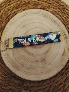 Porte-clés lanière “Toi & moi = ❤️” – accessoire artisanal en coton, message d’amour / Sleutelhanger lint “Jij & ik = ❤️” – handgemaakt katoenen accessoire met liefdesboodschap / “You & me = ❤️” lanyard keyring – handmade cotton accessory with love message