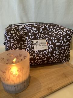 Trousse de toilette artisanale motif léopard – grande capacité, élégante et pratique pour voyages / Handgemaakte toilettas met luipaardprint – ruime capaciteit, stijlvol en handig voor op reis / Handmade toiletry bag with leopard print – large capacity, stylish and practical for travel