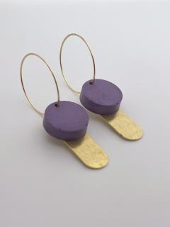 Boucles béton & laiton violet foncé – bijou artisanal élégant pigments naturels, idée cadeau unique / Donkerpaarse beton & messing oorbellen – elegant handgemaakt juweel met natuurlijke pigmenten, uniek geschenk / Dark purple concrete & brass earrings – elegant handmade jewellery with natural pigments, unique gift