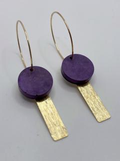 Boucles d’oreilles artisanales violet foncé béton & laiton – bijou minimaliste unique, cadeau raffiné / Donkerpaarse beton & messing oorbellen – minimalistisch uniek handgemaakt juweel, verfijnd geschenk / Dark purple concrete & brass earrings – minimalist unique handmade jewellery, refined gift