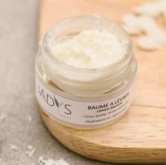 Baume à lèvres réparateur au karité et calendula, pot en verre / Lippenbalsem met karité en calendula, in glazen potje / Repair lip balm with shea butter and calendula, glass jar