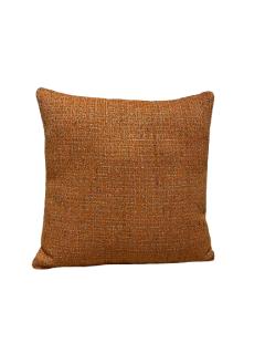 Création locale à offrir / Lokaal handwerk om te geven / Local creation to offer Coussin en lin "Tiber" couleur rouille – charme brut et naturel / "Tiber" kussen in linnen – robuuste en natuurlijke look / "Tiber" linen cushion in rust – earthy and minimalist charm