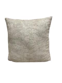 Cadeau local Belgique / Lokaal cadeau uit België / Local gift from Belgium Coussin carré fleurs beige ton-sur-ton – sobriété et douceur textile / Beige bloemenkussen ton-sur-ton – sobere en zachte textuur / Beige floral tone-on-tone cushion – soft and elegant handmade textile