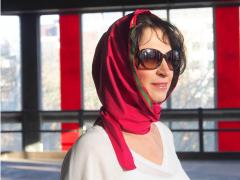 Photo de l'article The Kelly Cherry – Capuche de pluie chic, pliable & inspirée vintage