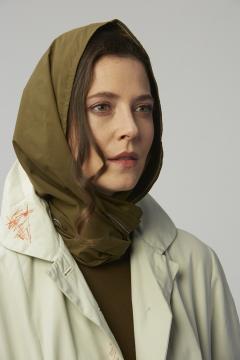 Photo de l'article The Kelly Kaki – Capuche de pluie plissée, rétro & ultra compacte