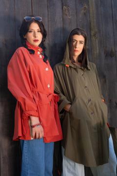 Photo de l'article Bise Orange – Trench imperméable mi-cuisse & ceinture ajustée, touche vitaminée