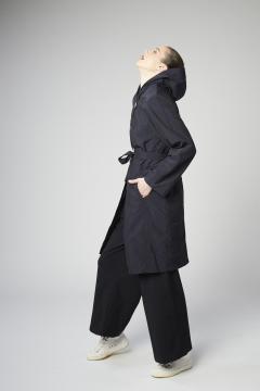 Photo de l'article Veste de pluie Mistral – Bleu Nuit – silhouette structurée & pochette intégrée – Taille 2/L-XL