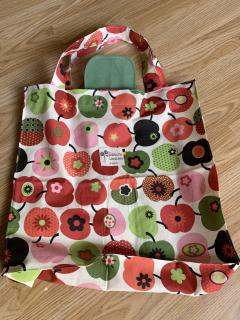 Photo de l'article Sac à courses pliable – Motif pommes vintage colorées, pratique & réutilisable