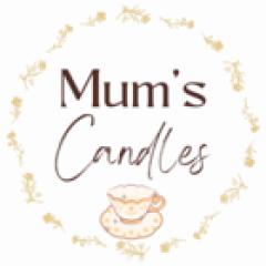 Logo officiel Mum’s Candles, marque belge de bougies artisanales et éco-responsables créées à Uccle. Symbole du mariage entre brocante, parfum naturel et fait main. Découvrez ces bougies uniques sur Wimzzi.com. / Logo van Mum’s Candles, Belgisch merk van duurzame handgemaakte kaarsen uit Ukkel. Hergebruik, elegantie en vakmanschap – te vinden op Wimzzi.com. / Logo of Mum’s Candles, Belgian artisan brand from Uccle combining vintage design and handmade candles. Upcycled, natural and refined — discover more on Wimzzi.com.