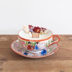 Bougie artisanale coulée dans tasse en porcelaine et soucoupe – pièce unique, cadeau élégant et déco / Ambachtelijke kaars gegoten in porseleinen kopje met schotel – uniek stuk, elegant geschenk / Handmade candle poured in porcelain cup and saucer – unique piece, elegant gift Mum's Candles