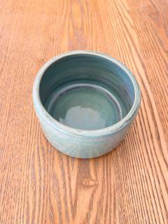 Pot en céramique vert d’eau irisé fait main – création artisanale multifonction et raffinée, pièce unique belge / Ambachtelijke vaas in iriserend watergroen keramiek – multifunctioneel en verfijnd, uniek Belgisch stuk / Handmade water green iridescent ceramic pot – multifunctional and refined, unique Belgian piece