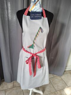 Tablier brodé "Doudou de Mons" – Création artisanale en coton, inspiration festive et locale / Handgemaakt schort "Doudou de Mons" – Katoen, feestelijk & lokaal geïnspireerd / Handmade "Doudou de Mons" apron – Cotton, festive & locally inspired