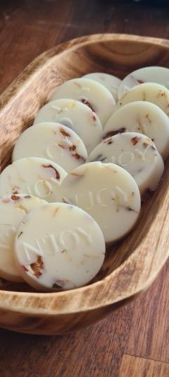 Fondants parfumés – Cire naturelle, senteur longue durée, fondants faits main, idée cadeau bien-être / Geurblokjes – Natuurlijke was, langdurige geur, handgemaakte melts, wellness cadeau / Wax melts – Natural wax, long-lasting scent, handmade melts, wellness gift