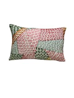 Coussin brodé rectangulaire "Tutti Frutti" – design unique pour une déco moderne / Rechthoekig kussen "Tutti Frutti" – origineel geborduurd ontwerp voor je interieur / Rectangular embroidered pillow "Tutti Frutti" – bold graphic design for modern decor