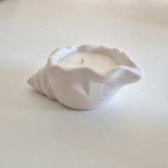 Bougie parfumée NOA senteur Monoï, moulage coquillage, fait main, ambiance été / Geurkaars NOA met monoi geur, schelpvorm, handgemaakt, zomerse sfeer / NOA scented candle with monoi fragrance, seashell design, handmade, summer vibe