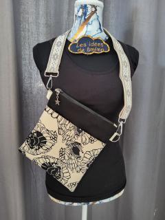 Sac carré artisanal en coton noir & poche fleurie, bandoulière géométrique réglable / Vierkante tas in zwarte katoen met bloemenzak, verstelbare geometrische schouderband / Square handmade cotton bag black with floral pocket, adjustable geometric strap